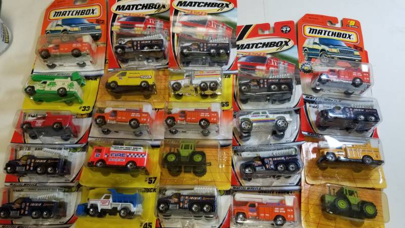 lot 1673 image: 1 Lot  23 items  Match Box   See Pix  NIB