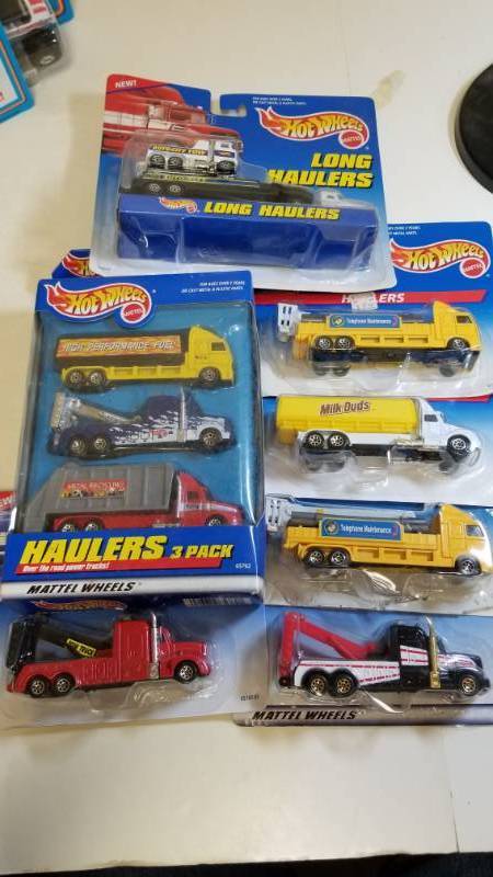 lot 1675 image: 1 Lot  9 items  Hot Wheel Haulers  See Pix  NIB