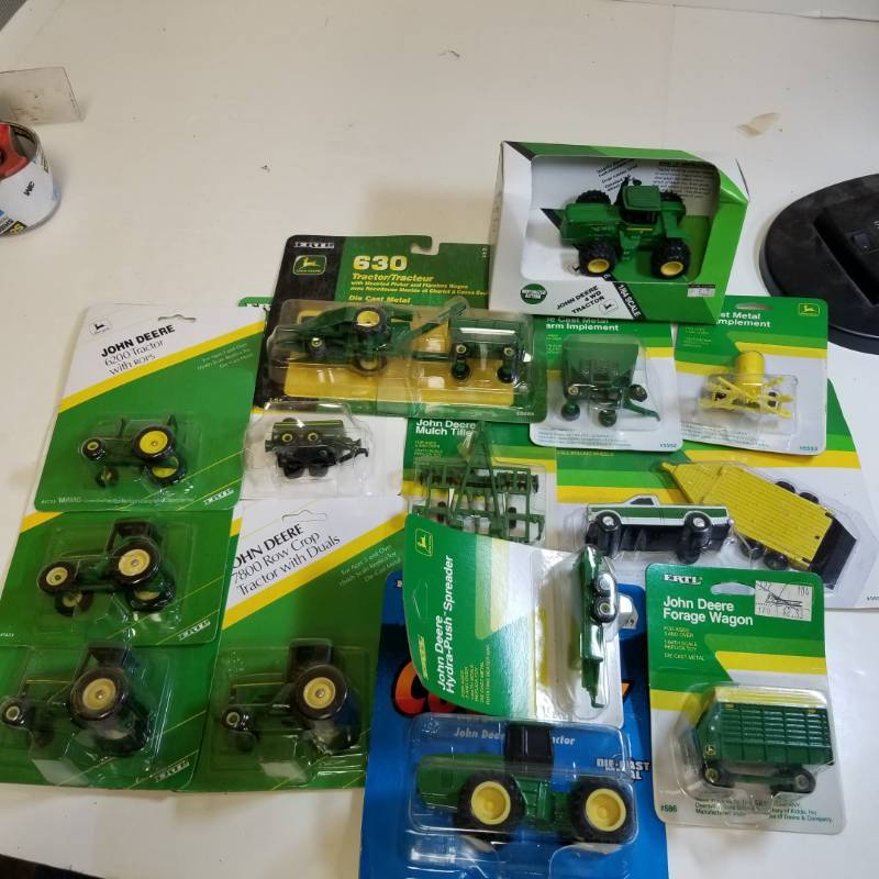 lot 1689 image: 1 Lot  ERTL  164 Tractor and Farm Equipment wCorn Picker  See Pix  NIB