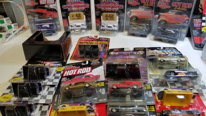 lot 1744 image: 1 Lot  19 each Racing Champions Toys  See Pix  NIB