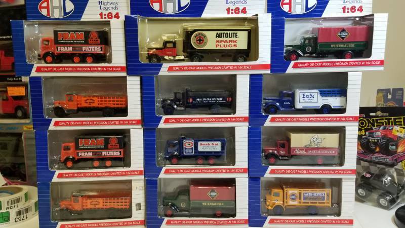lot 1745 image: 1 Lot  12 each AHL Trucks  164 scale  See Pix  NIB