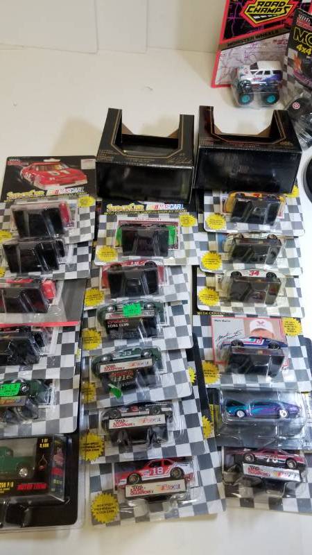 lot 1747 image: 1 Lot  20 each Racing Champions Toys, See Pix, NIB