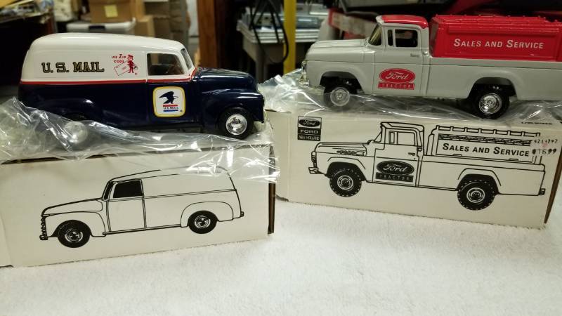 lot 1764 image: 2 each ERTL Bank Trucks  1960 Ford NEW HOLLAND 4x4 Pickup, 125 scale 1950 Panel US MAIL Truck, 125 scale NIB