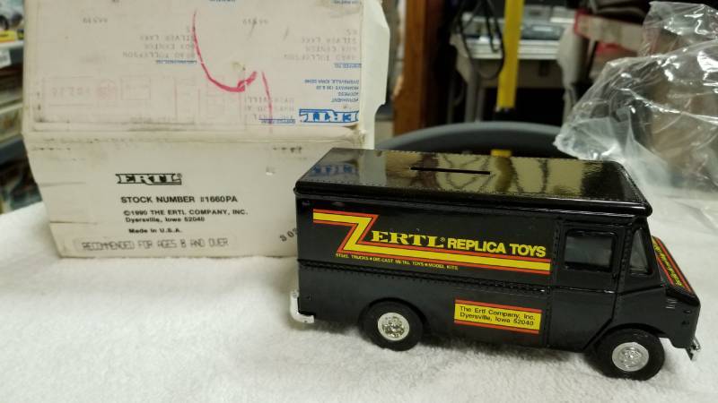 lot 1767 image: ERTL Ertl Replica Toys Van, Stock # 1660PA, see pix, NIB