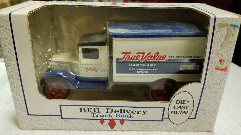 lot 1773 image: ERTL 1931 True Value Delivery Hardware Truck Bank, 134 scale, # 9501, NIB