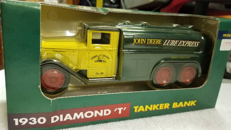 lot 1779 image: ERTL 1930 Diamond T Tanker Bank, 140 scale, #5757, NIB