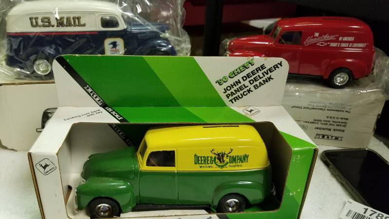 lot 1789 image: 3 each ERTL Bank Trucks1938 US Postal, #84471950 Chevy Panel, #94081950 Chevy Panel, #5621 NIB