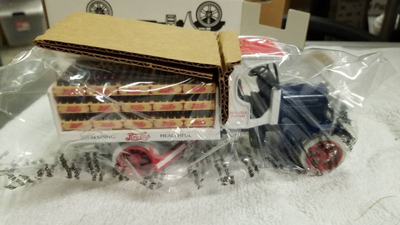 lot 1791 image: ERTL 1925 Kenworth Bottle Truck Bank (Pepsi)134 scale#B986NIB