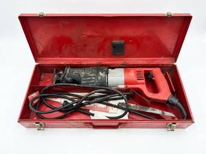 lot 64148 image: Reciprocating saw Electric Corded Tool w Case