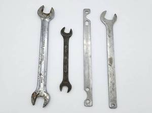 lot 64168 image: Wrench Set - 4 Pieces Mixed Brands