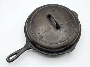 lot 64178 image: Cast Iron Skillet Frying Pan with Handle