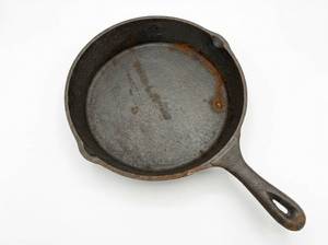 lot 64179 image: Cast Iron Skillet Frying Pan with Handle