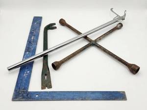 lot 64209 image: Lot of miscellaneous tools