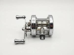 lot 64251 image: Shimano Spider Cast 1100 Baitcasting Reel
