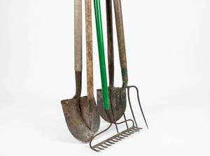lot 64258 image: Garden Hand Tool Set w Wooden Handles (4-Piece)