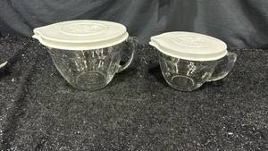 lot 13 image: The Pampered Chef 2.0 QT Batter Bowl with Lid Set of 2