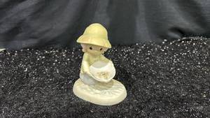 lot 42 image: Precious Moments Youre One in a Million to Me 1995 Members Only Figurine PM951