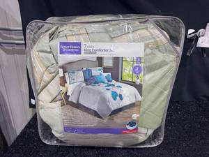lot 54 image: Better Homes &amp Gardens 7-Piece King Comforter Set Blooming Teal Roses&nbsp