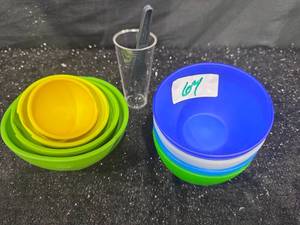 lot 67 image: Assorted Plastic Mixing Bowls &amp Kitchen Measuring Accessories&nbsp