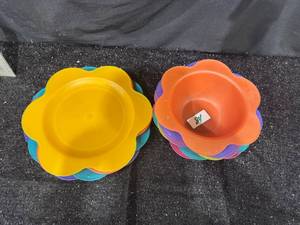 lot 84 image: Colorful Flower-Shaped Plastic Plates &amp Bowls Assorted Set