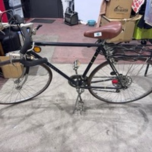 lot 90 image: John Deere Road Bicycle with Drop Bars