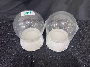 lot 109 image: Clear Plastic snow globe 2-Pack