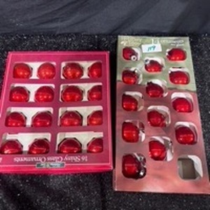 lot 119 image: Holiday Time 16 Shiny Glass Ornaments Red