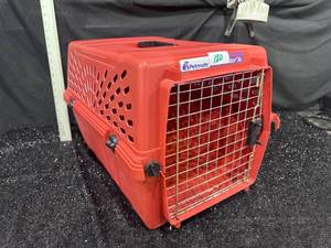 lot 120 image: Petmate Carrier Jr. Pet Crate