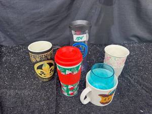 lot 124 image: Lot of 5 Assorted Drinkware Cups and Mugs with Lids