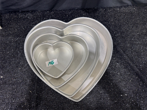lot 146 image: Set of 4 Graduated Heart-Shaped Aluminum Cake Pans