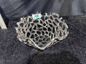 lot 148 image: Decorative Bowl with Open Lattice Pattern