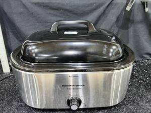 lot 156 image: Hamilton Beach 22 Quart Roaster Oven