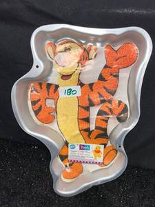lot 180 image: Wilton Pooh Tiger Cake Pan