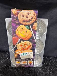 lot 184 image: Wilton 184-Cavity Treat Pan Cookie Mold