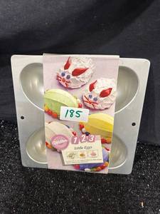 lot 185 image: Wilton 1213 Little Eggs Decorating Pan Set
