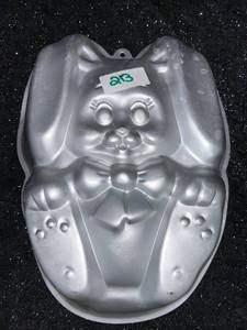 lot 213 image: Bunny Rabbit Character Aluminum Cake Pan