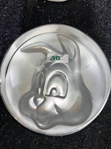 lot 215 image: Aluminum Bunny Head Cake Mold