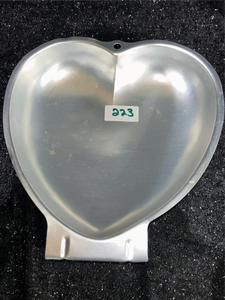 lot 223 image: Heart-Shaped Aluminum Cake Pan