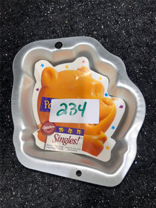 lot 234 image: Wilton  Baking Pan Teddy Bear Shape
