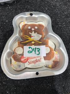 lot 243 image: Wilton Singles Teddy Bear Personal Size Cake Pan