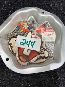 lot 244 image: Wilton Looney Tunes Bugs Bunny Singles Cake Pan