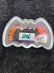 lot 246 image: Wilton Singles Bat-Shaped Halloween Cake Pan