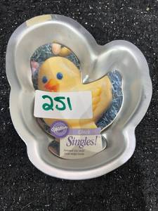 lot 251 image: Wilton Singles Chick-Shaped Personal Size Cake Pan