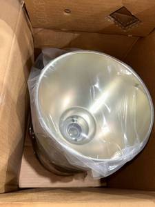 lot 261 image: Prescolite HCHDHV HID Cylinder Reflector Lighting Fixture