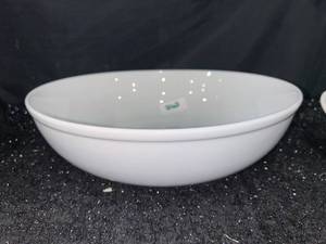 lot 262 image: Large serving bowl