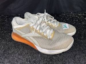 lot 268 image: Reebok Mens Running Shoe Size 8 USA Model 1Y3001