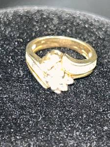 lot 276 image: 14k Diamond Cluster Ring Size 6