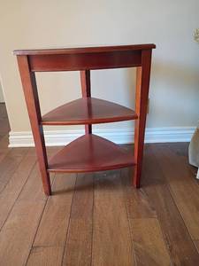 lot 1003 image: Triangular Shaped Table.  28 x 21 x 21