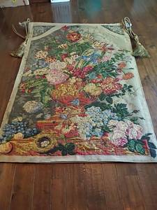 lot 1006 image: Hanging Wall Tapestry. 76 x 52