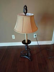 lot 1009 image: 40in tall Table Lamp.   Matches lot 1010